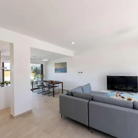 Вилла Larnaca Blue 10 *